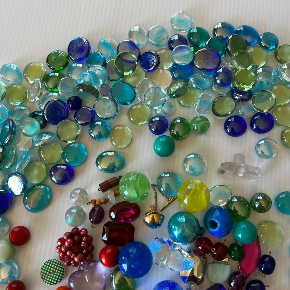 Beads, Baubles, Marbles: Flat, Round, Large Round, Ceramic Beads, Buttons, Resin